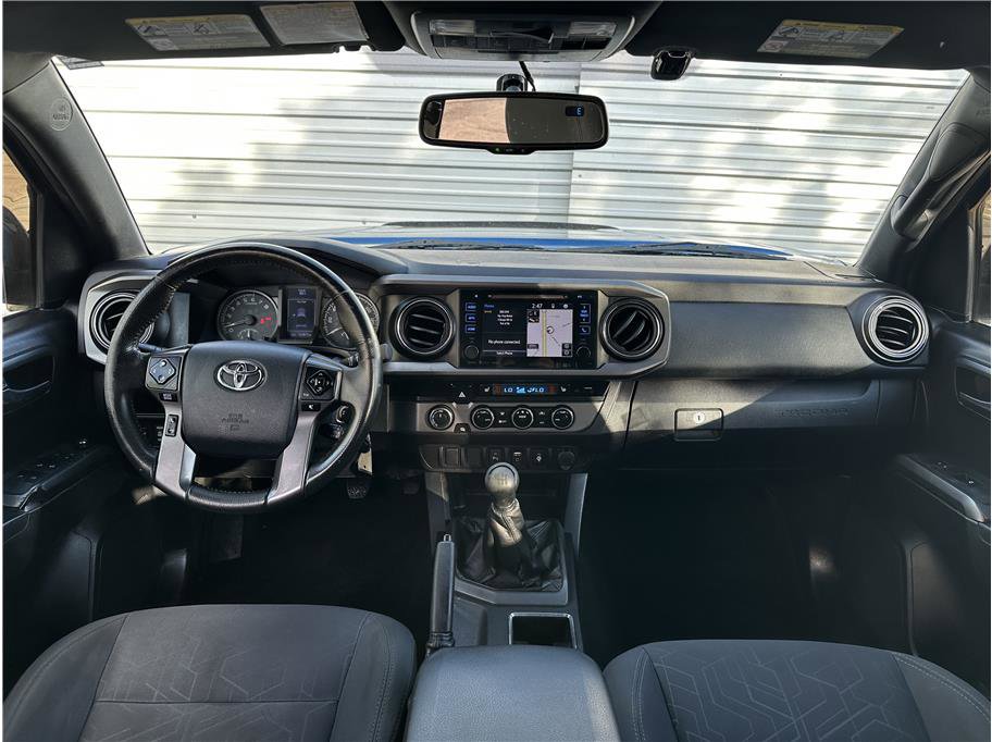 Used 2017 Toyota Tacoma TRD Off-Road image 18