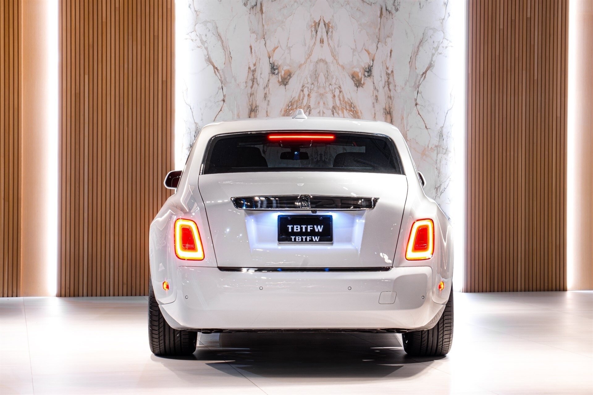Used 2024 Rolls-Royce Phantom Sedan RWD image 3