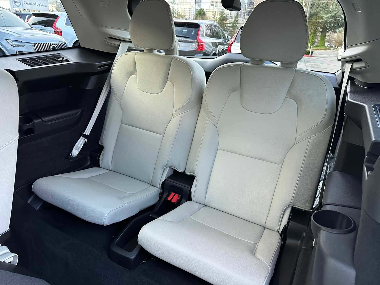 Used 2025 Volvo XC90 T8 Plus w/ Protection Package Premier image 17