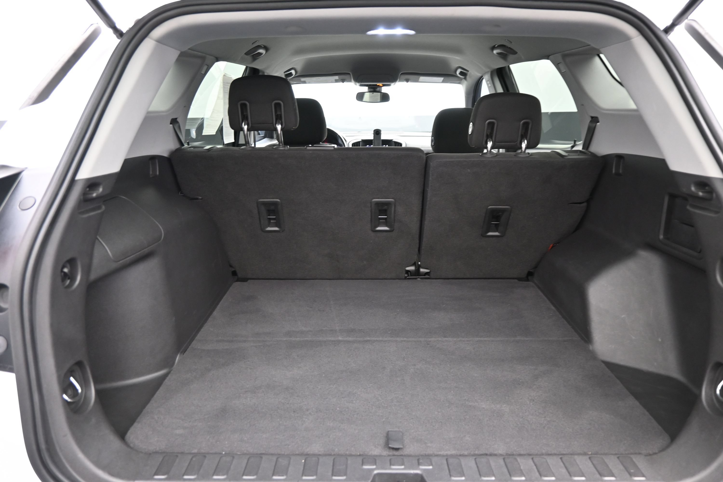 Used 2020 GMC Terrain SLE w/ Driver Convenience Package FWD image 17
