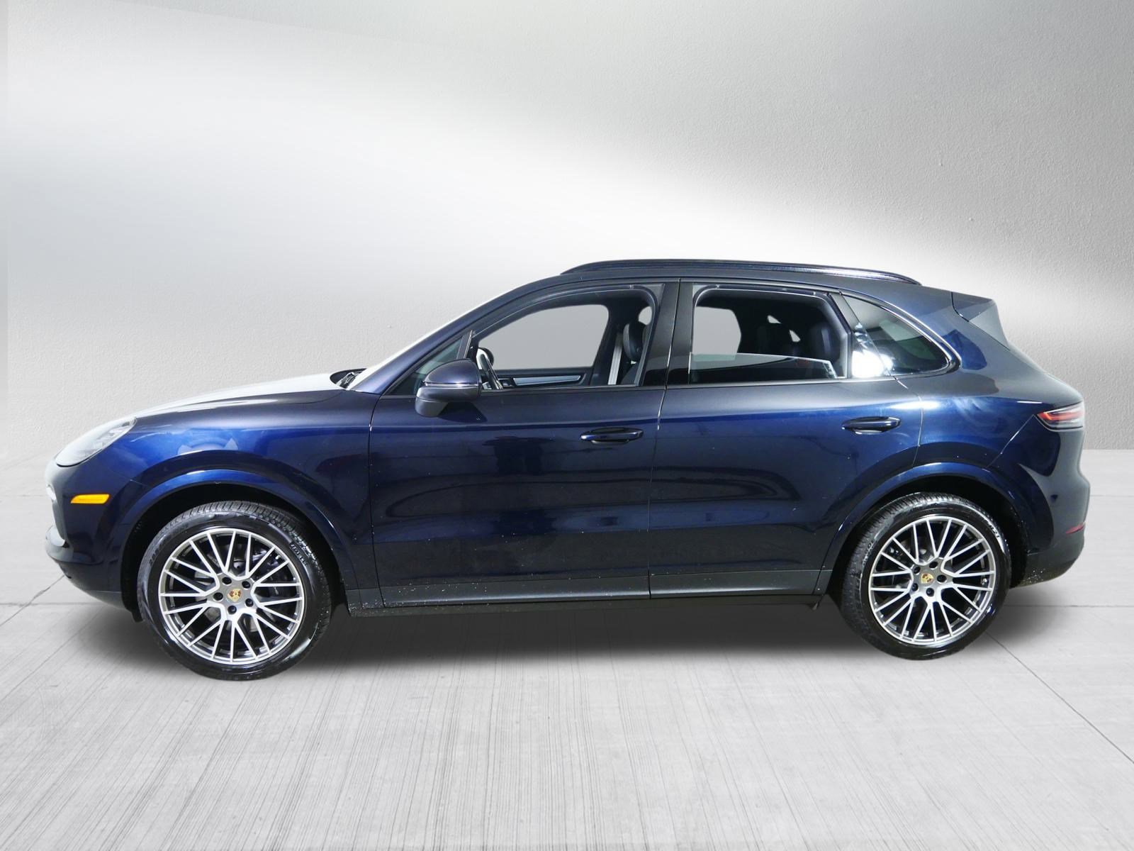 Used 2022 Porsche Cayenne Platinum Edition image 4