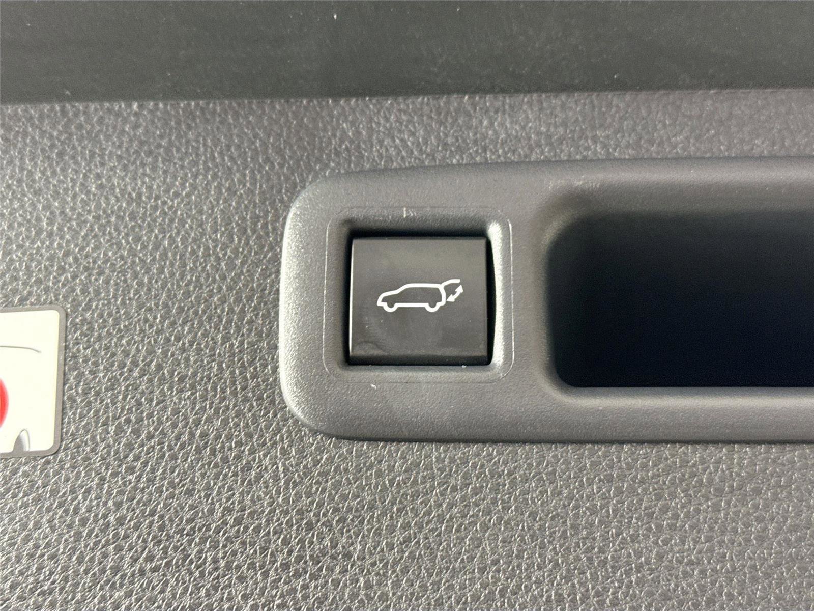 Certified 2025 Toyota Highlander LE image 36