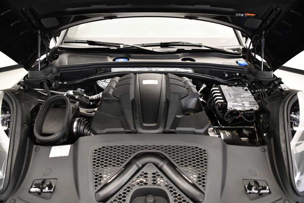 Certified 2024 Porsche Macan GTS image 12