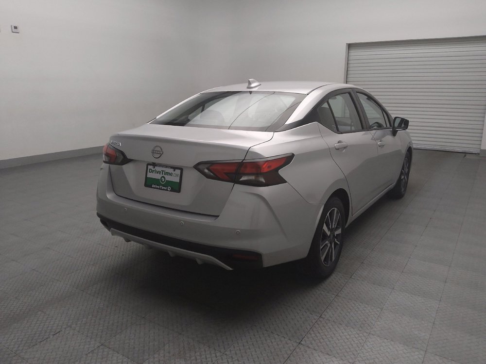 Used 2025 Nissan Versa SV image 9