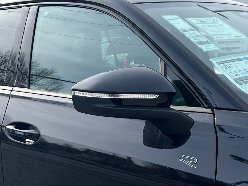 New 2026 Volkswagen Tiguan SE R-Line image 6