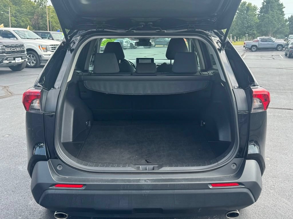 Used 2025 Toyota RAV4 XLE AWD/4WD image 26