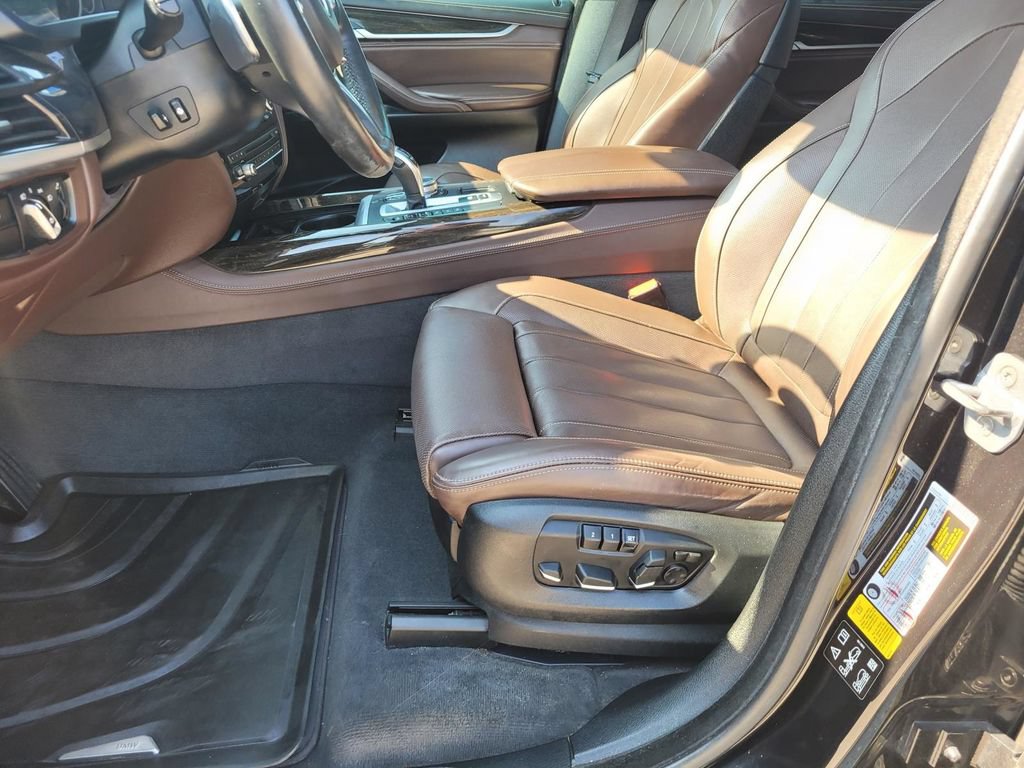 Used 2018 BMW X5 xDrive50i w/ Dynamic Handling Package AWD/4WD image 16