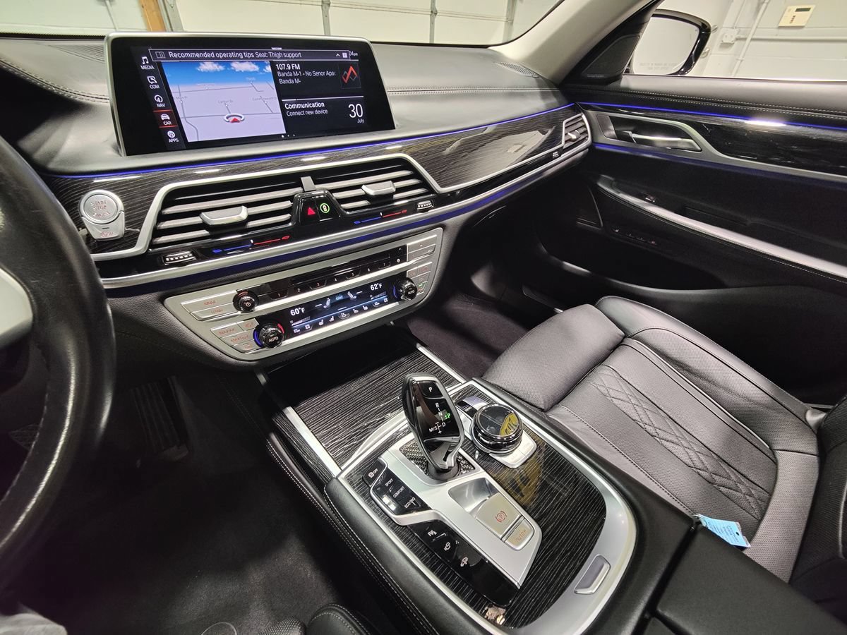 Used 2020 BMW 750i xDrive w/ Executive Package AWD/4WD image 42