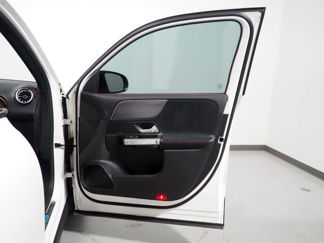 Used 2022 Mercedes-Benz EQB 300 4MATIC image 54