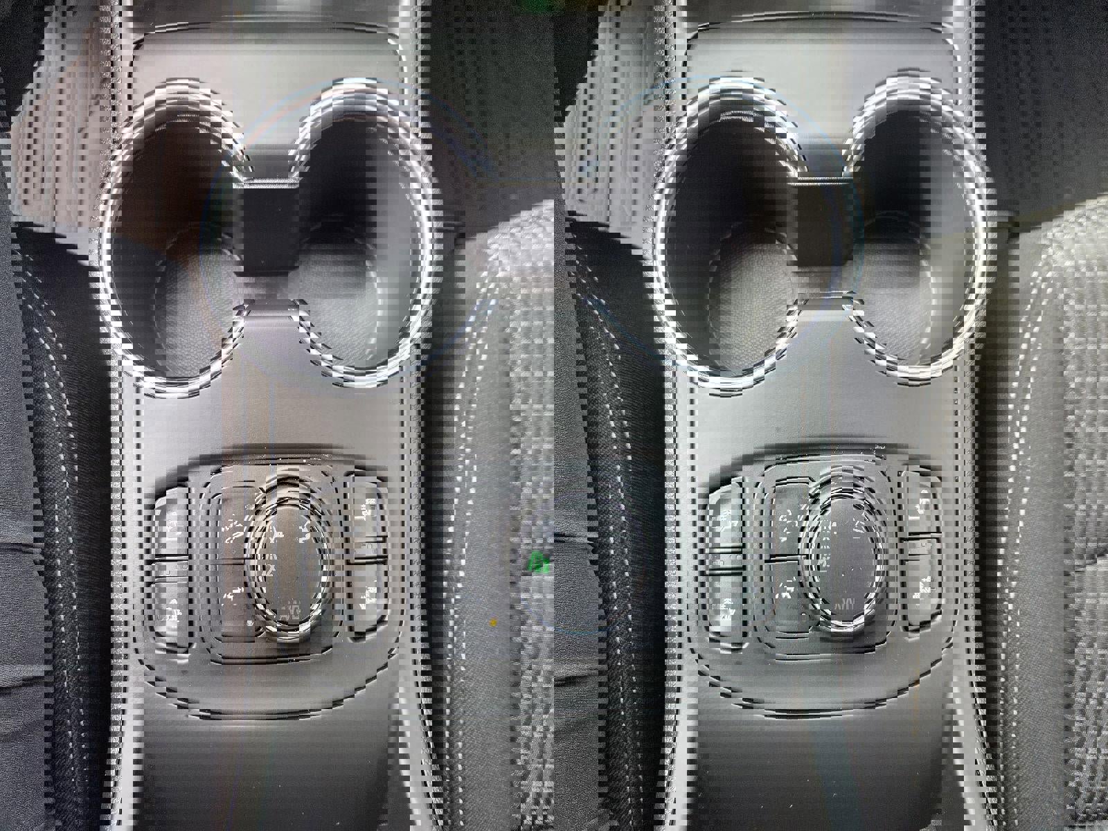 Used 2024 GMC Terrain SLE w/ Driver Convenience Package image 37