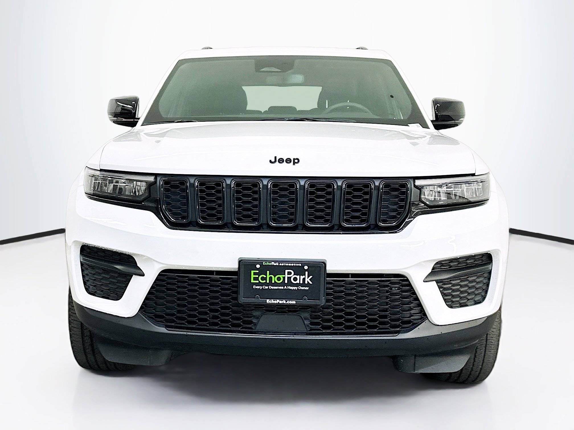 Used 2023 Jeep Grand Cherokee Altitude image 2