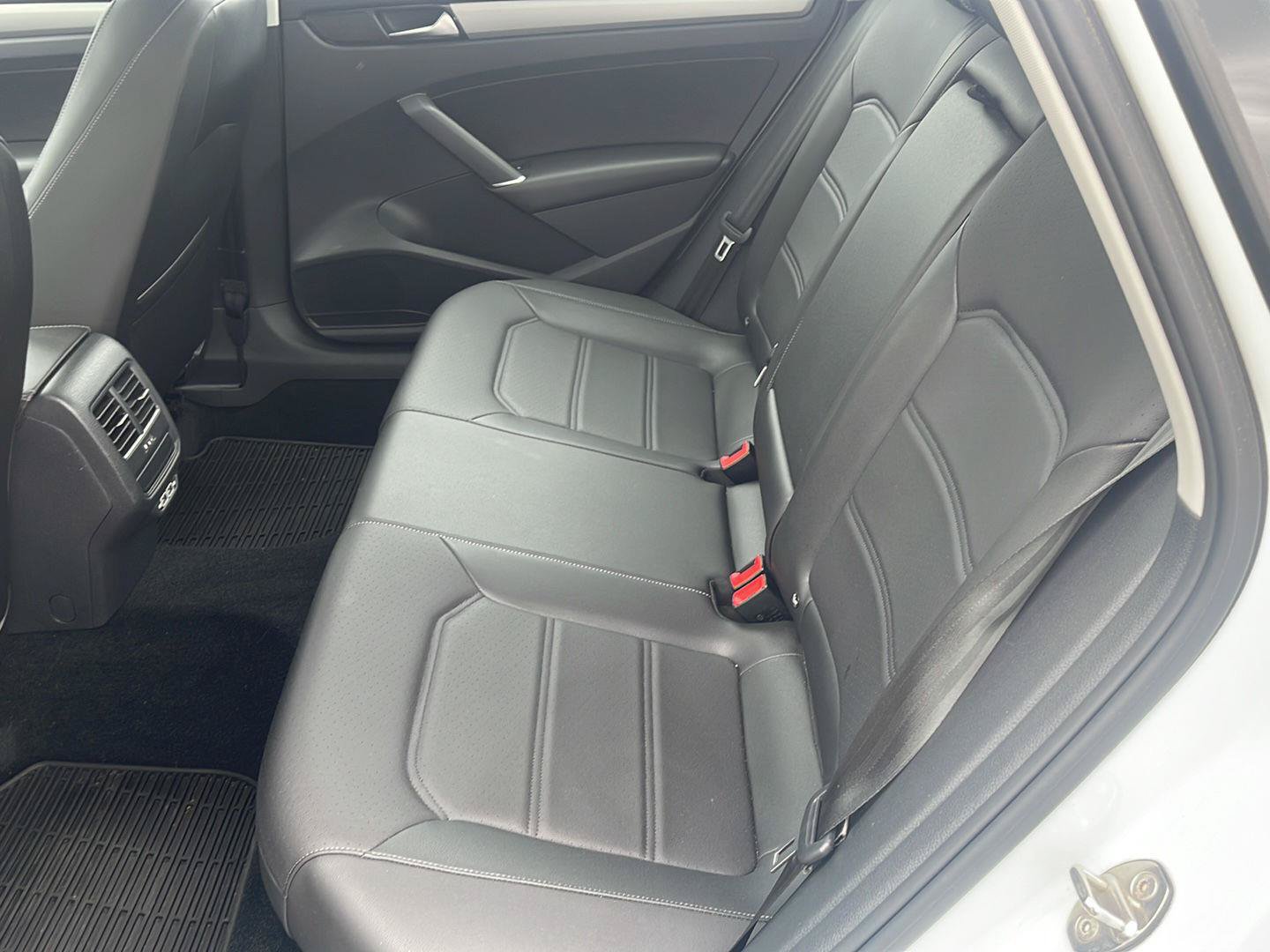 Used 2020 Volkswagen Passat 2.0T SE w/ Sunroof Package FWD image 7