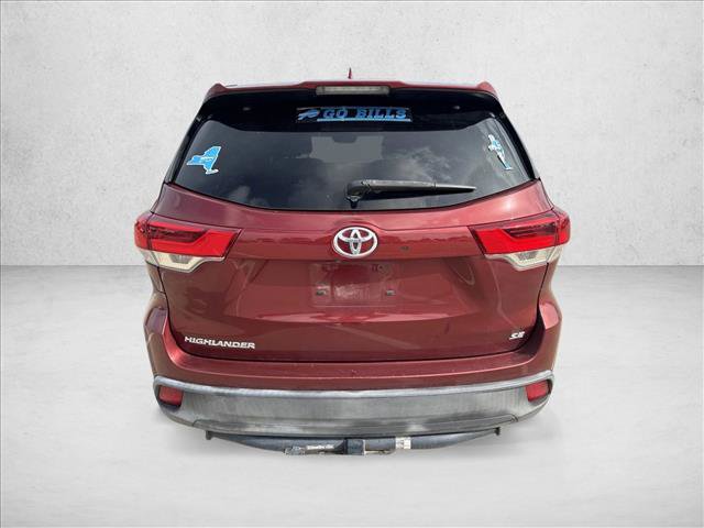 Used 2017 Toyota Highlander SE FWD image 6