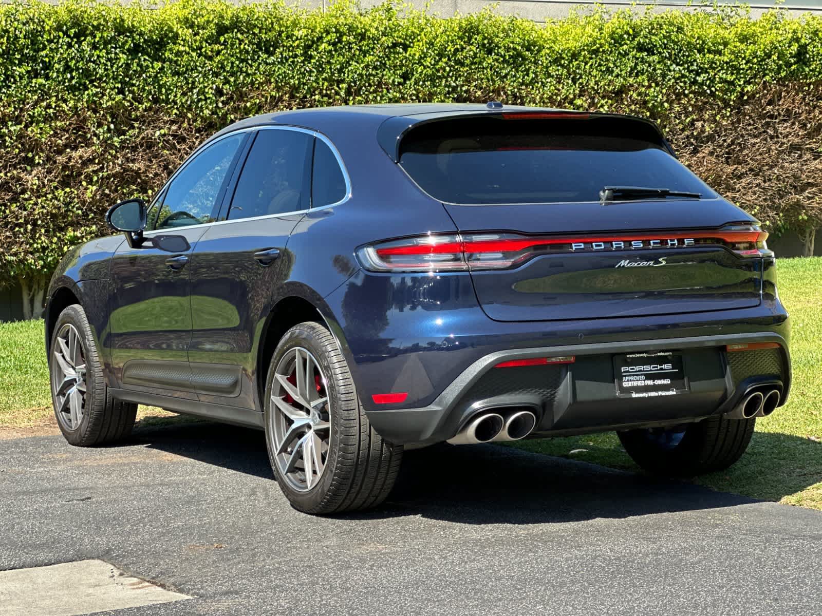 Certified 2023 Porsche Macan S AWD/4WD image 3