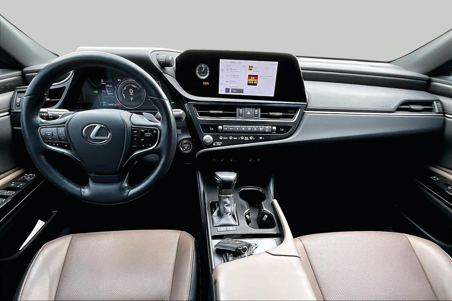 Used 2025 Lexus ES 300h w/ Premium Package FWD image 16