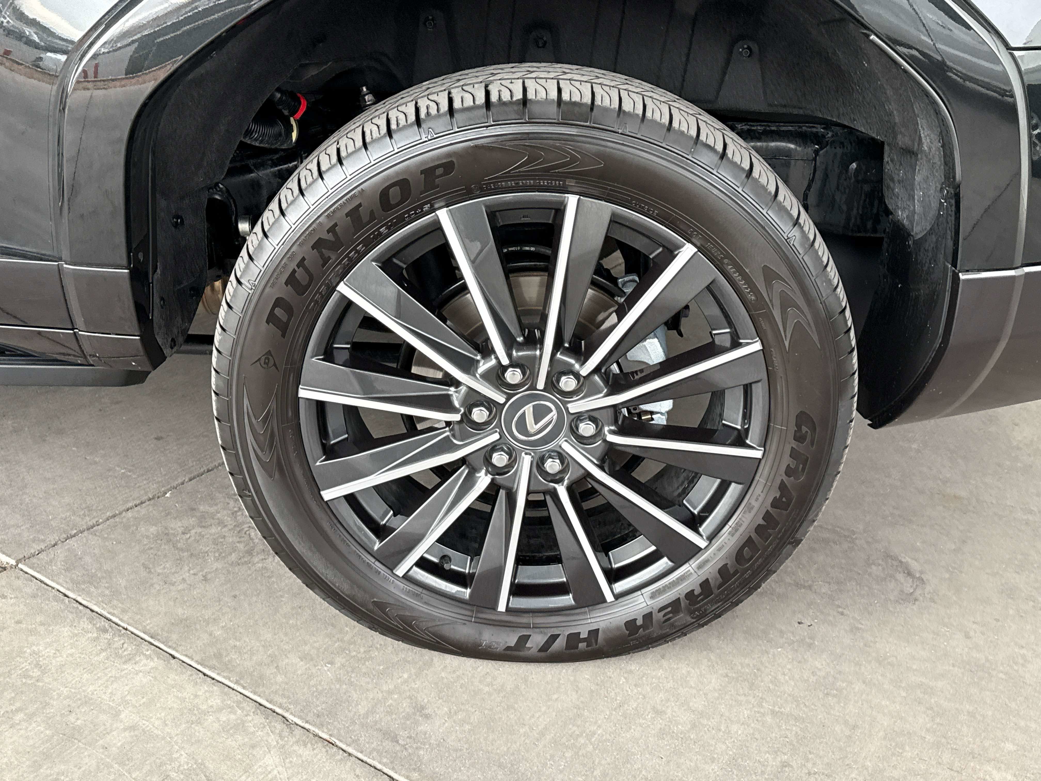 Used 2025 Lexus GX 550 w/ Accessory Package (2T) image 7