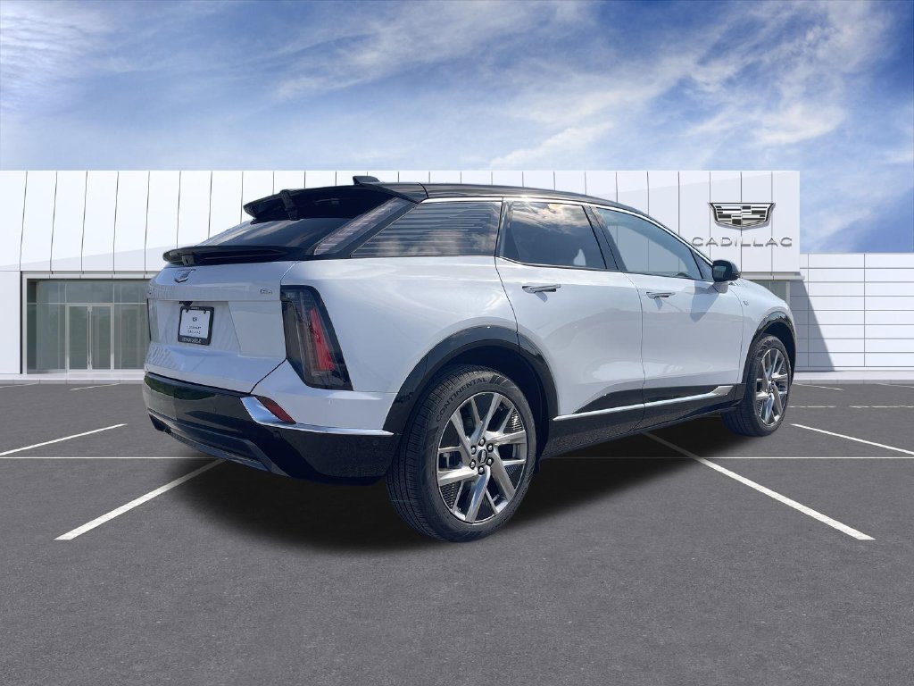 New 2027 Cadillac Optiq Luxury w/ LPO, Floor Liner Package AWD/4WD image 8