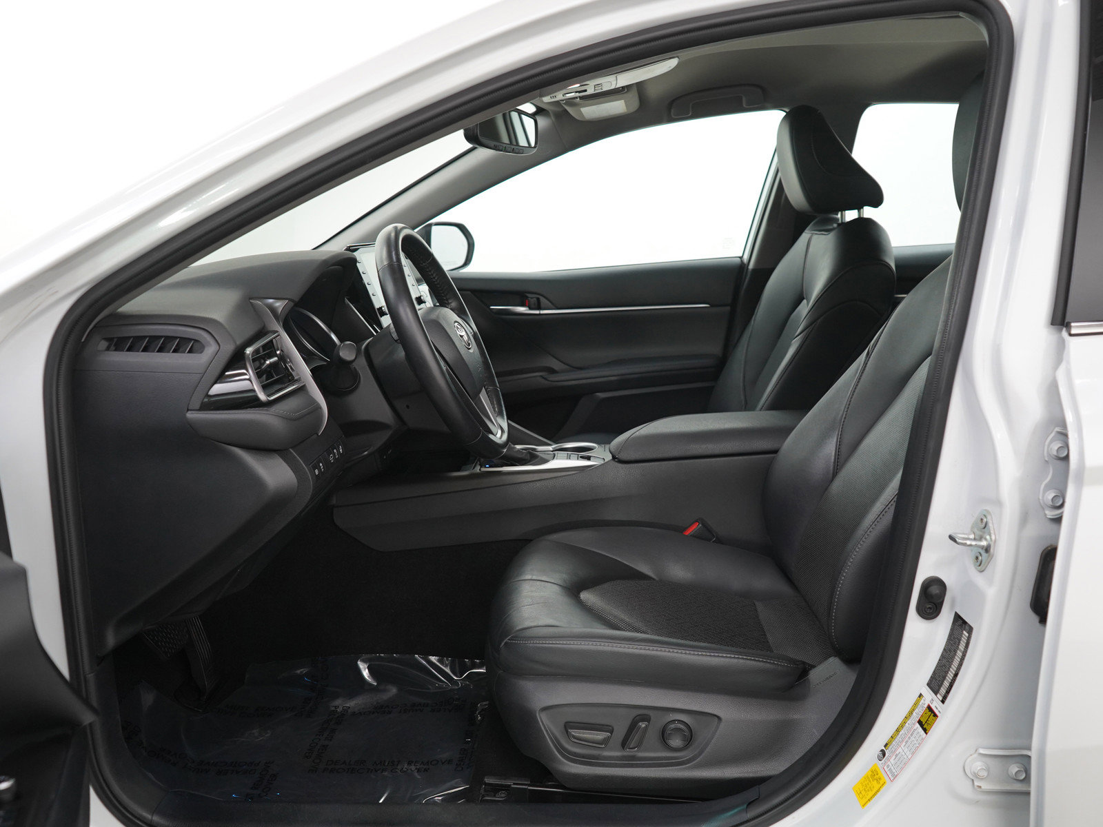 Used 2022 Toyota Camry XLE image 17