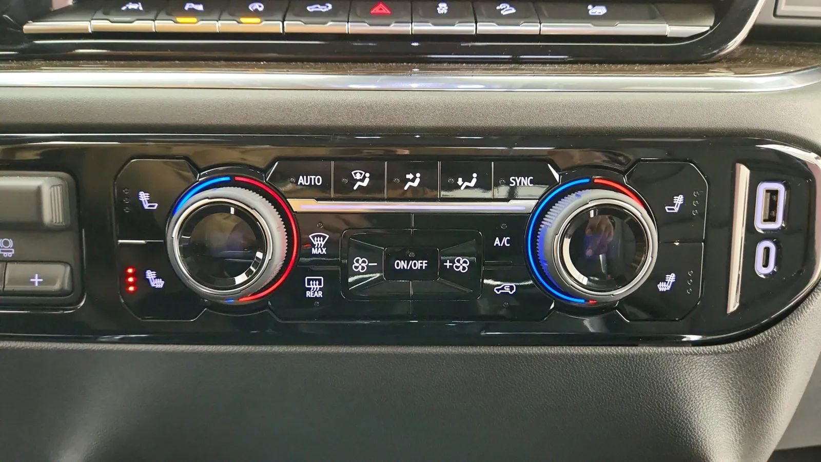 Used 2024 Chevrolet Silverado 1500 RST image 28