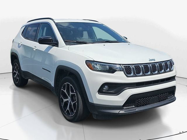 Used 2024 Jeep Compass Latitude AWD/4WD image 1