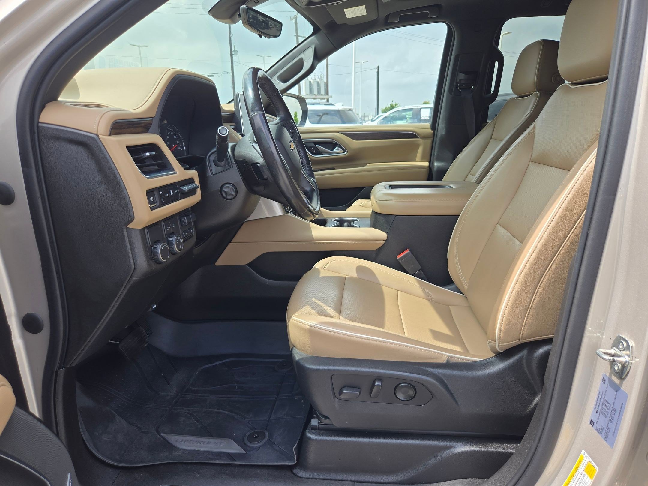 Used 2021 Chevrolet Suburban Premier w/ Premium Package RWD image 9