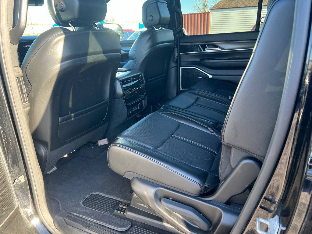 Used 2024 Jeep Wagoneer L Series II w/ Flexible Seating Group image 14
