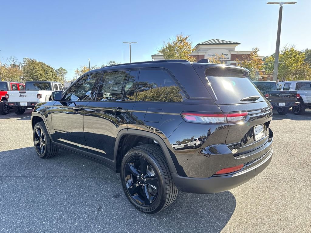 New 2025 Jeep Grand Cherokee Altitude image 5