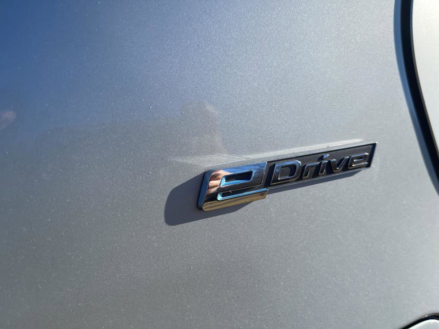 Used 2017 BMW 330e w/ Technology Package RWD image 5