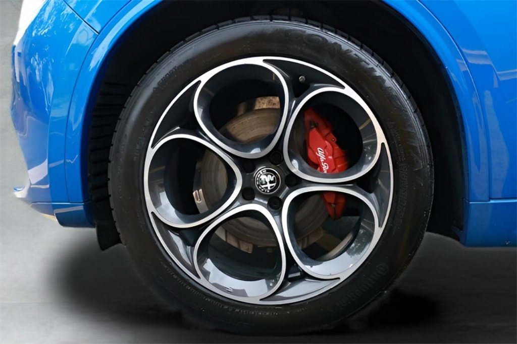 Used 2023 Alfa Romeo Stelvio Veloce image 24