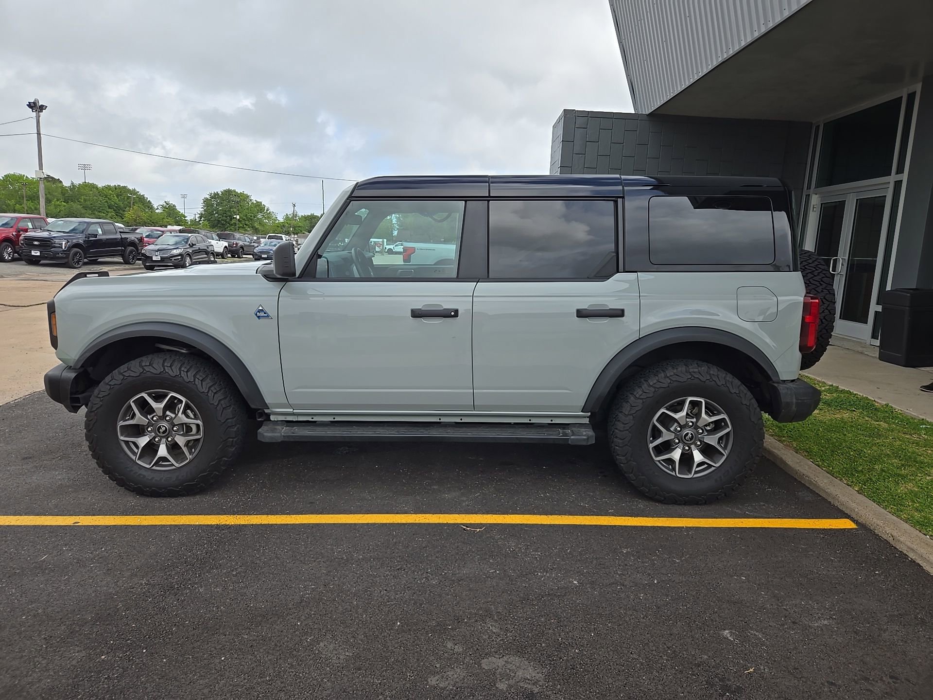 Used 2024 Ford Bronco Black Diamond image 2