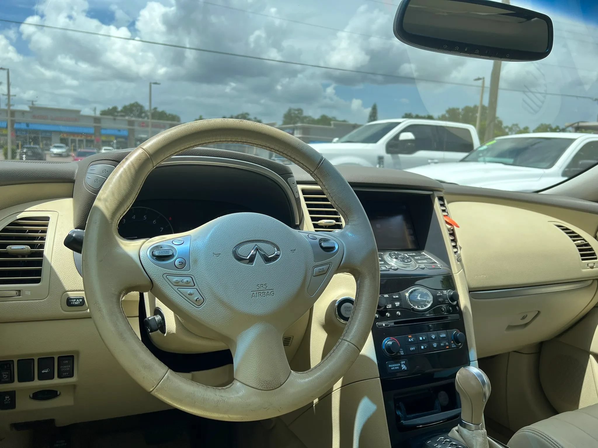 Used 2014 INFINITI QX70 AWD w/ Premium Package image 15