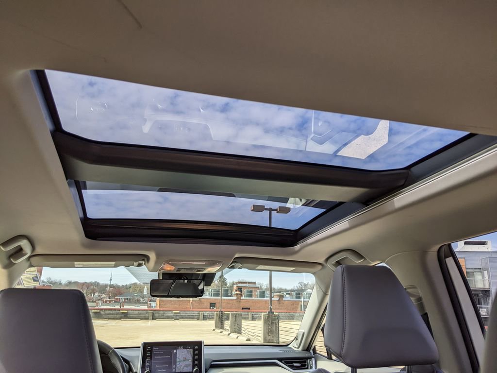 Used 2019 Toyota RAV4 Limited w/ Advanced Technology Package image 13