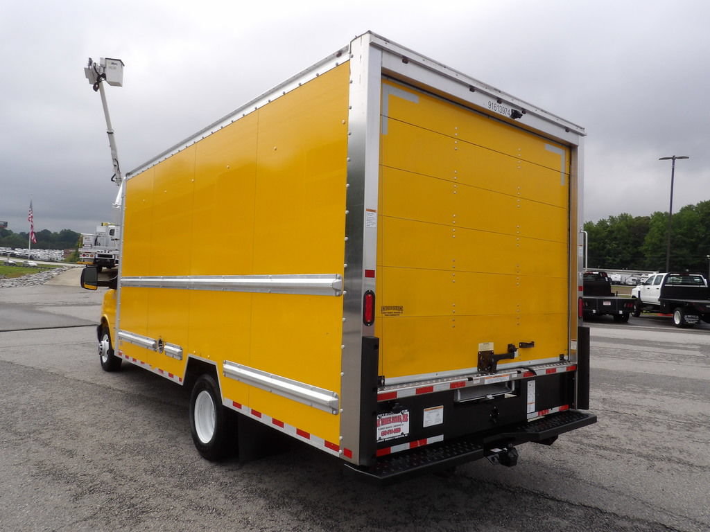 Used 2019 GMC Savana 3500 Extended w/ Driver Convenience Package RWD image 5