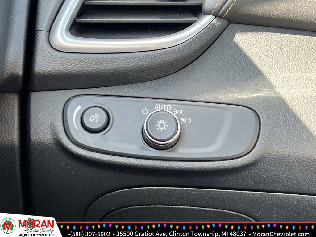 Certified 2022 Chevrolet Trax LT w/ Driver Confidence Package image 27