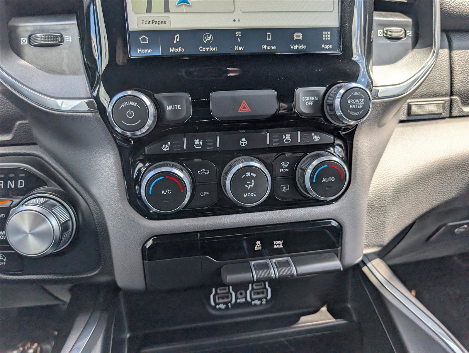 Used 2024 RAM 1500 Laramie AWD/4WD image 26