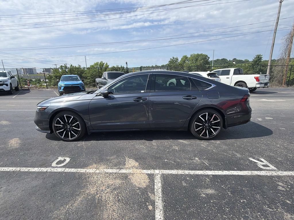 Used 2025 Honda Accord Touring image 6