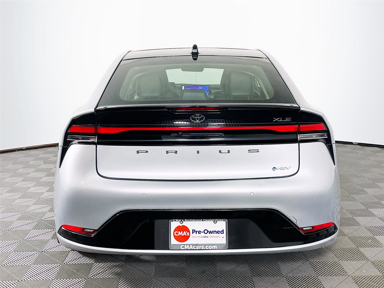 Used 2024 Toyota Prius XLE image 7