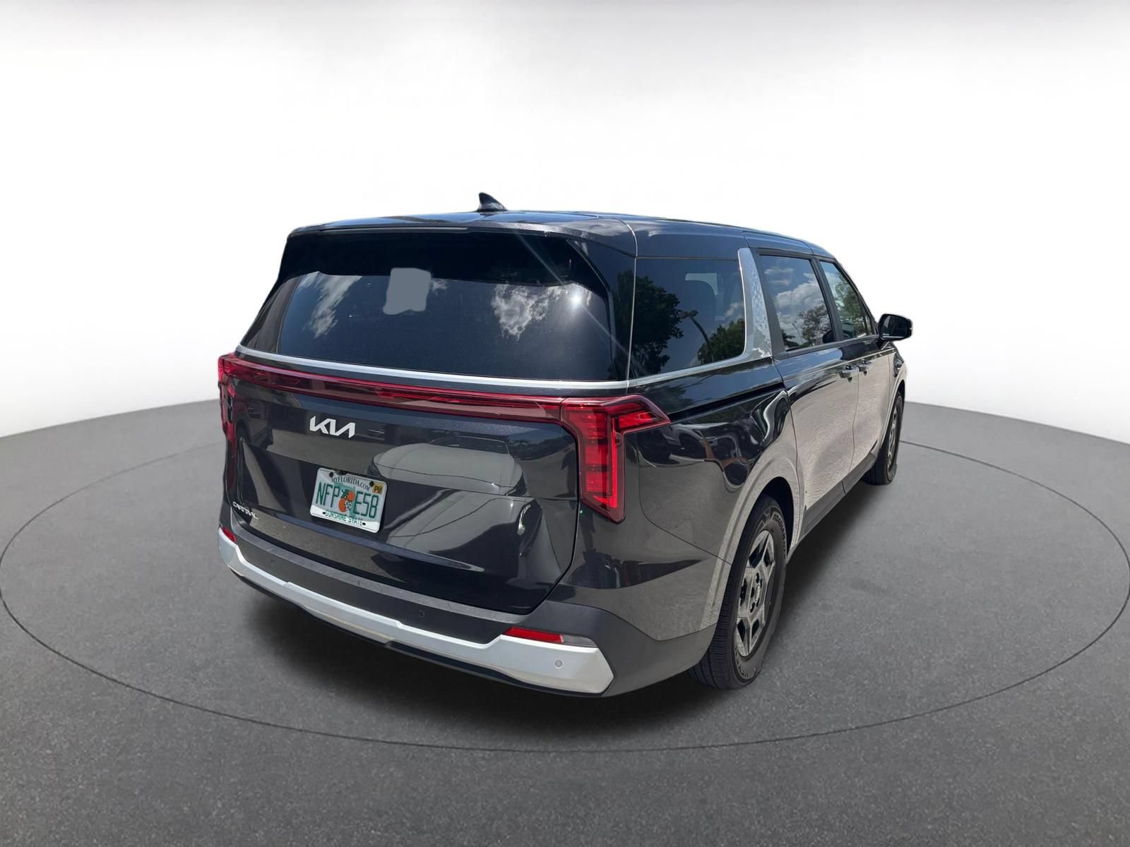 Used 2026 Kia Carnival FWD image 8