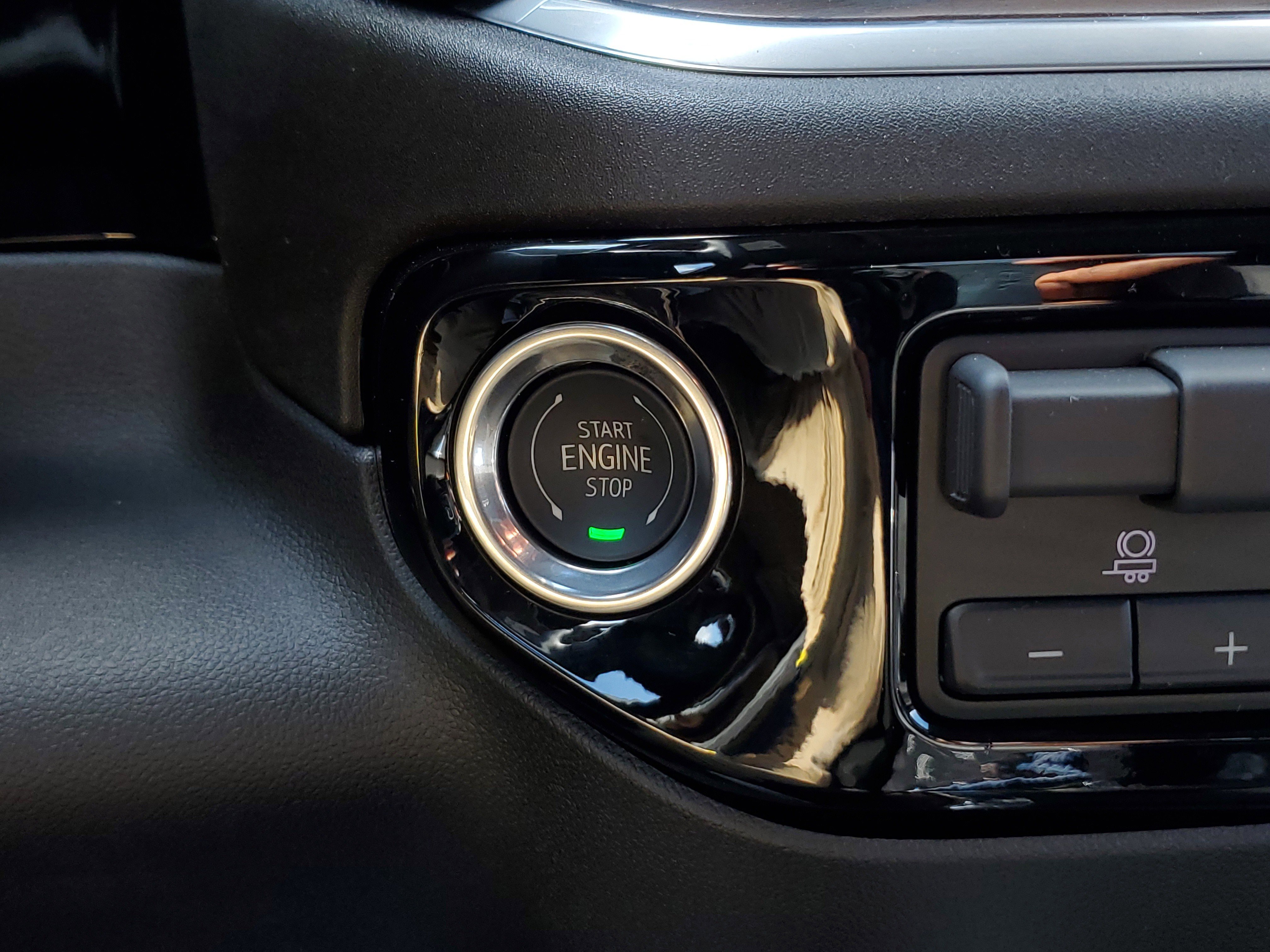 New 2025 GMC Sierra 2500 SLT w/ SLT Convenience Package image 30