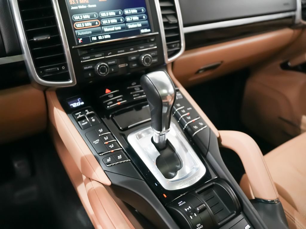 Used 2016 Porsche Cayenne image 32
