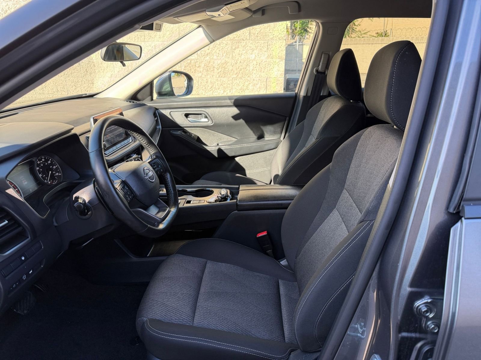 Used 2025 Nissan Rogue SV image 29