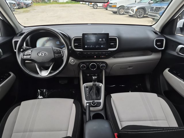Used 2025 Hyundai Venue SEL FWD image 22
