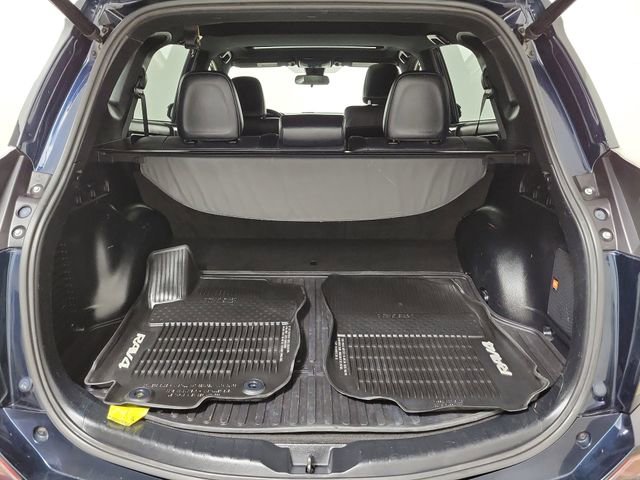 Used 2018 Toyota RAV4 SE image 10