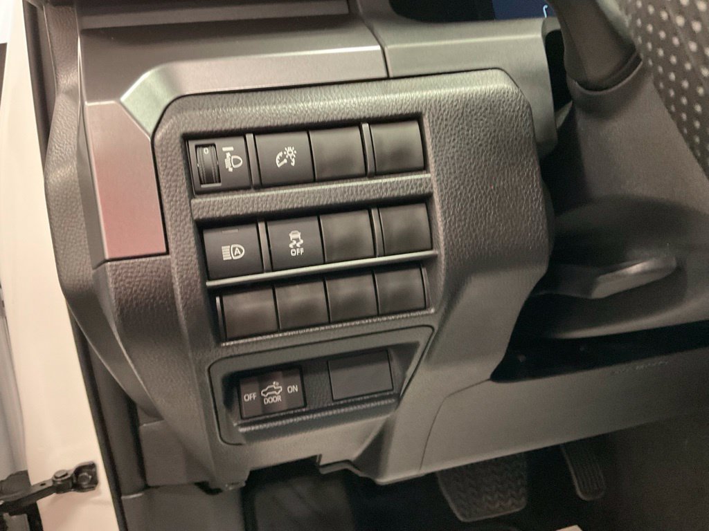 Used 2025 Toyota Tacoma SR5 AWD/4WD image 17