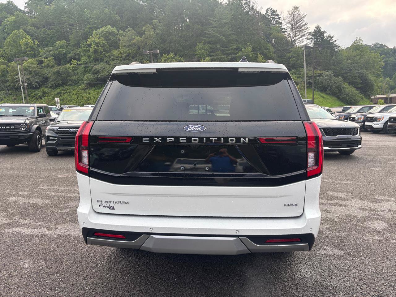 Used 2025 Ford Expedition Max Platinum w/ Driver's Package AWD/4WD image 4