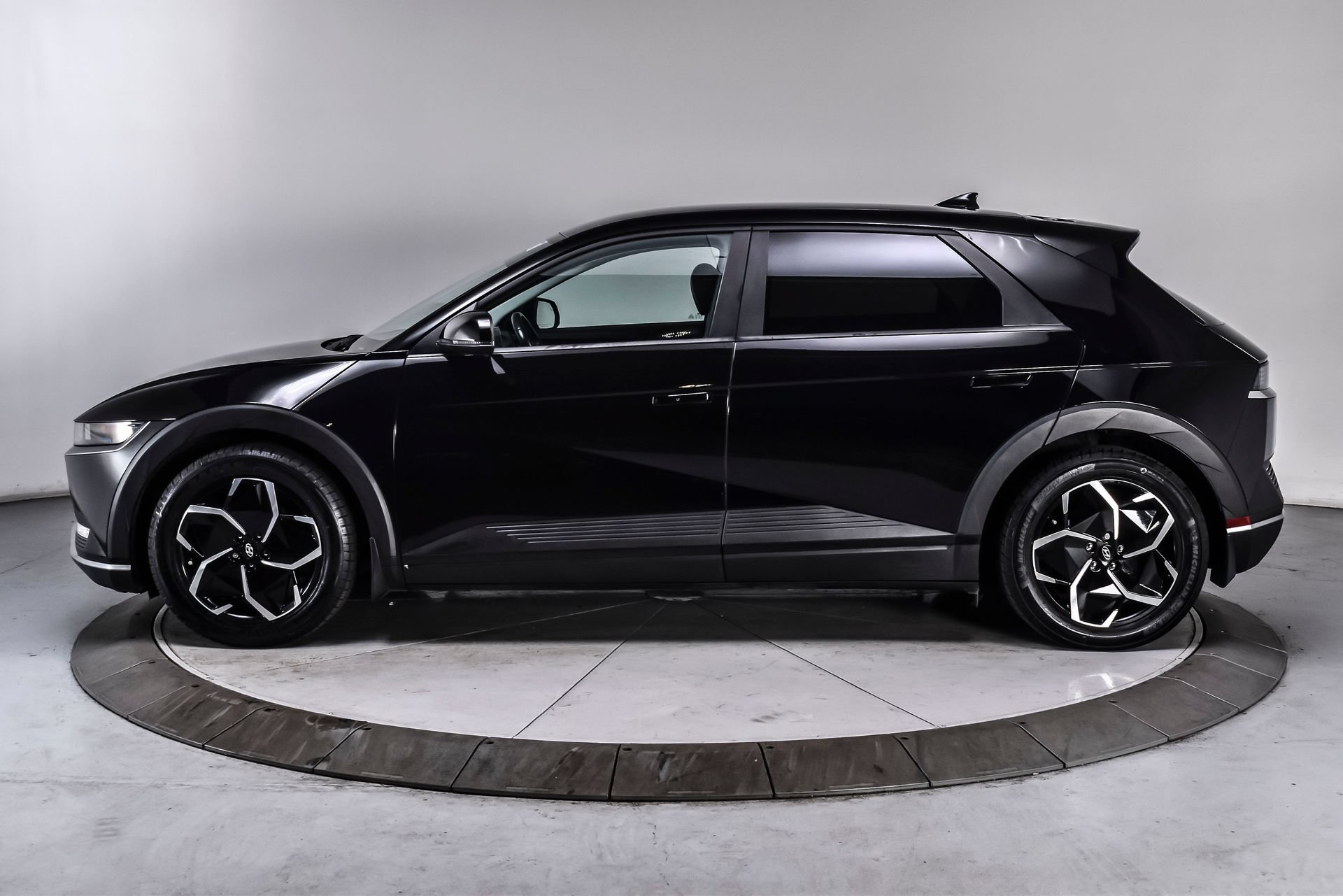 Used 2023 Hyundai Ioniq 5 SEL AWD/4WD image 3