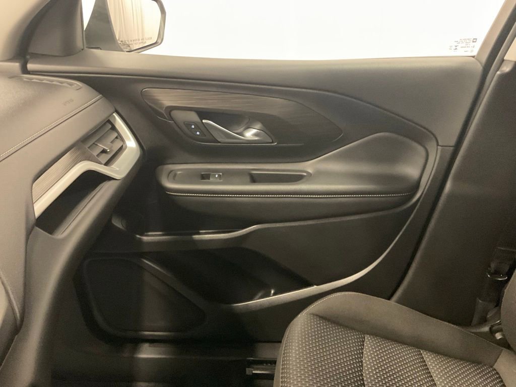 Used 2024 GMC Terrain SLE image 21