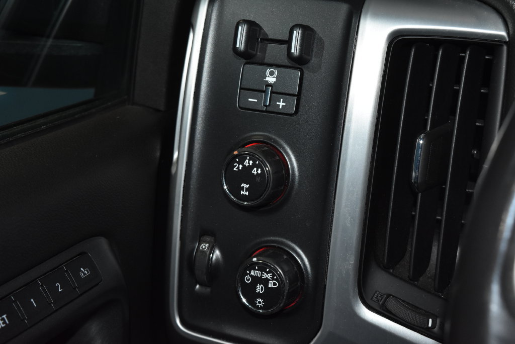 Used 2015 GMC Sierra 3500 SLT w/ Duramax Plus Package AWD/4WD image 18
