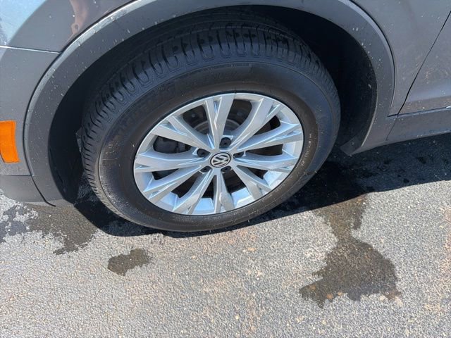 Used 2018 Volkswagen Tiguan SEL FWD image 11