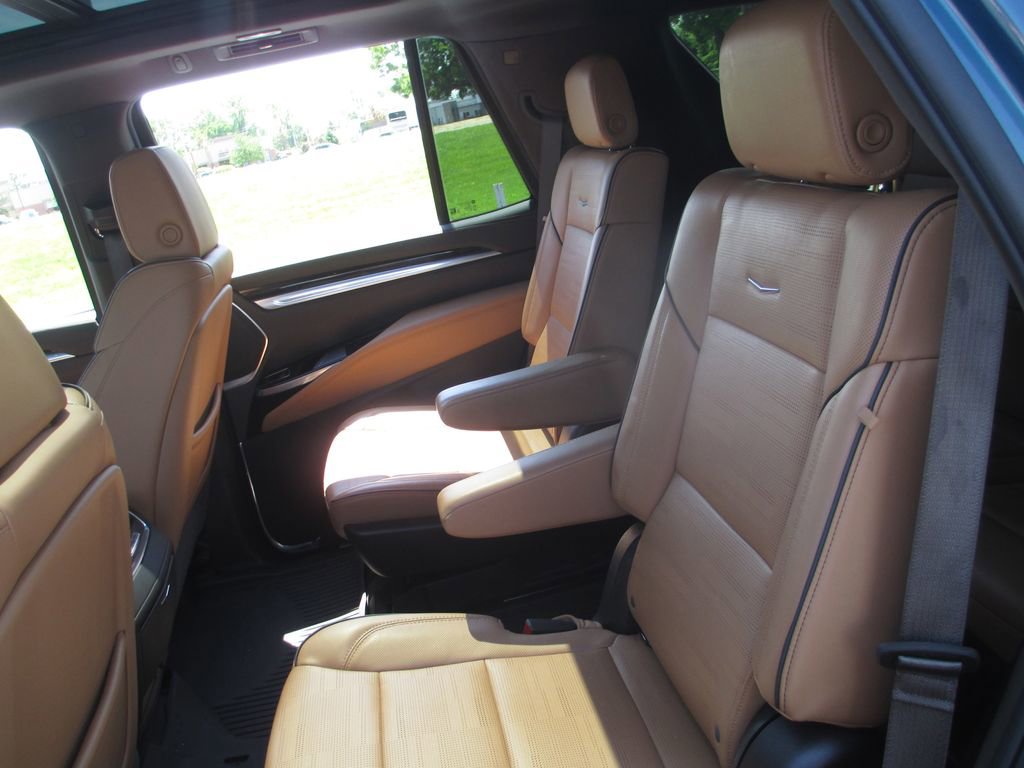 Used 2025 Cadillac Escalade Premium Luxury w/ Touring Package AWD/4WD image 23